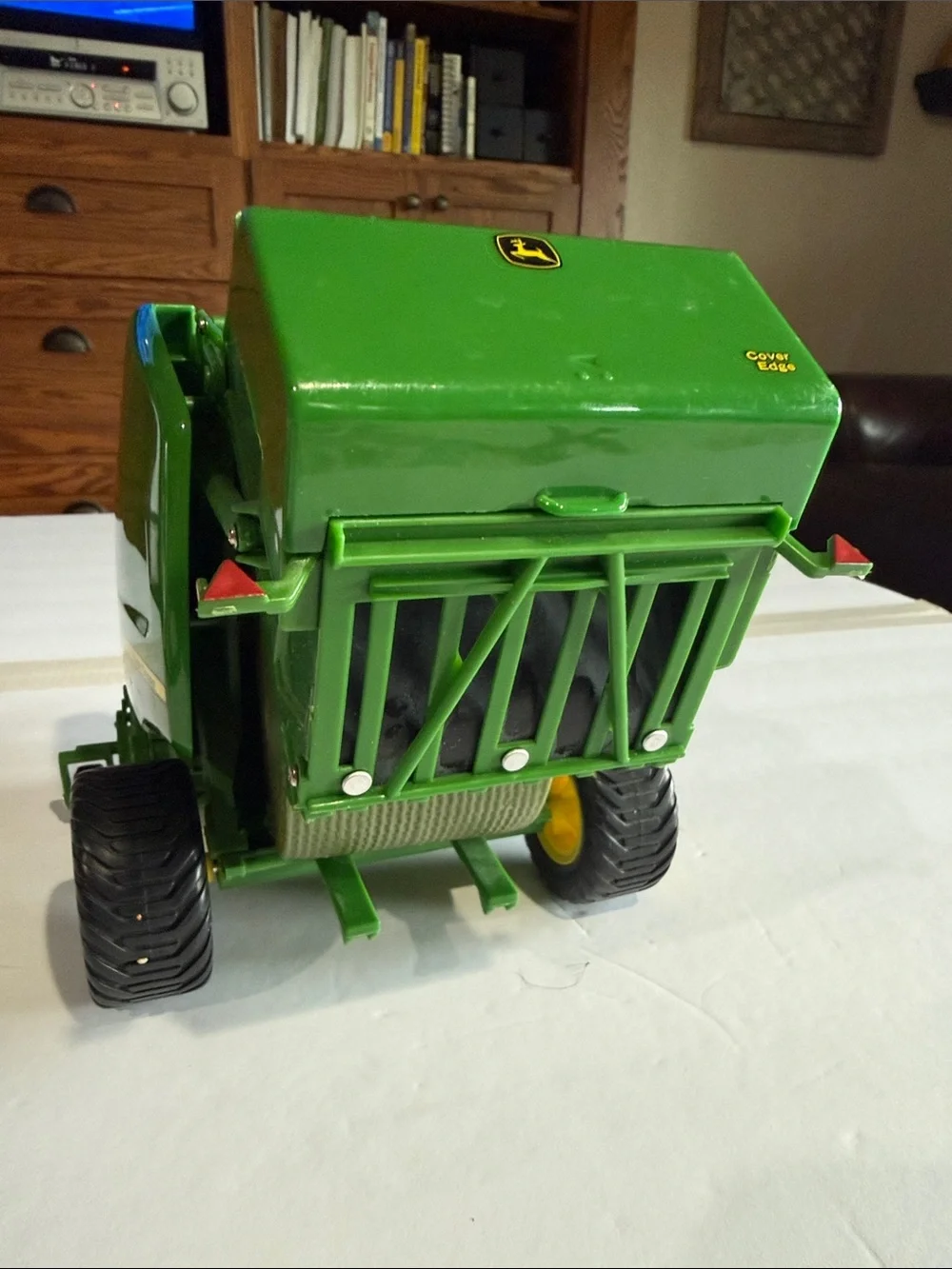 John Deere Green and Yellow 854 Toy Round Baler